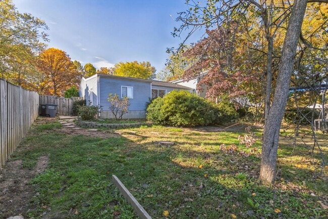 Building Photo - Bright and spacious 4Bd/2.5Bth haven located in a peaceful cul-de-sac!