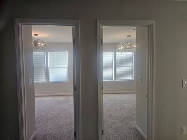 Building Photo - 1237 Scotch Meadows Loop
