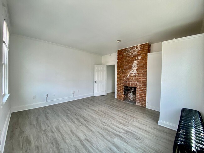 Building Photo - 2314 Victor St