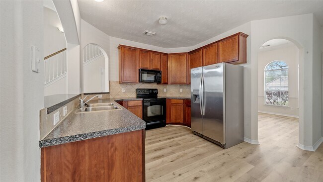 Building Photo - 9219 E Lakeside Dr