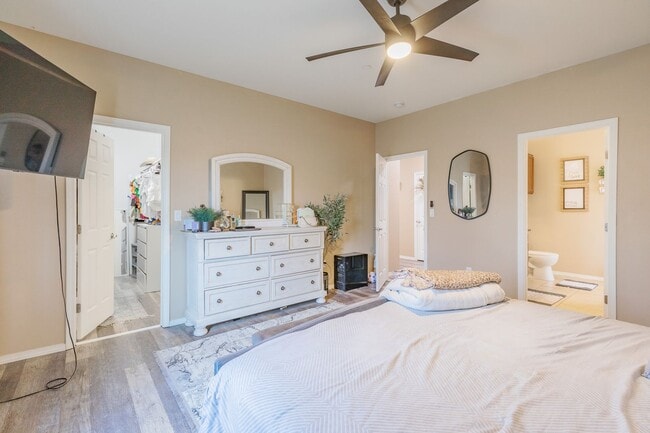 Building Photo - Conveniently located 3 Bedroom, 2 bath wit...