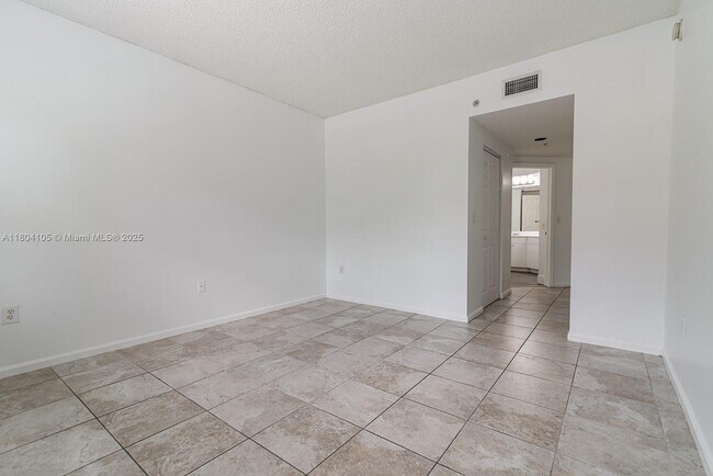 Building Photo - 17125 N Bay Rd