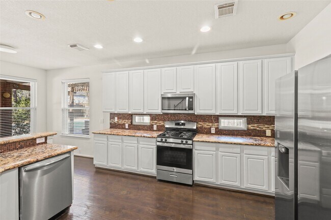 Building Photo - 20510 Pioneer Bend Ct