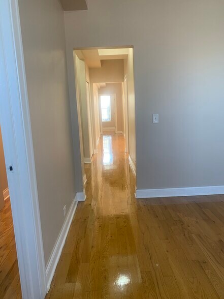 Building Photo - 6507 S Ingleside Ave