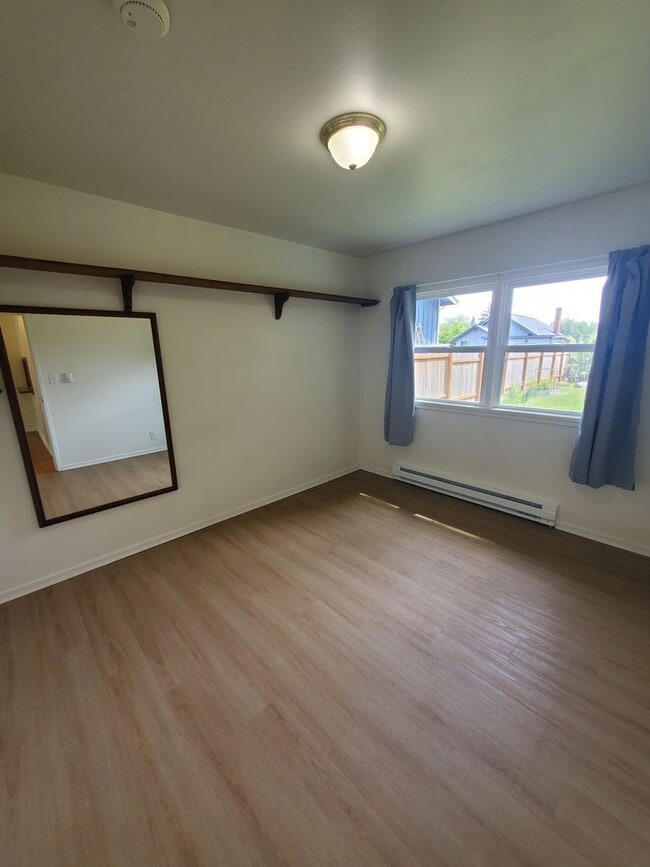 Building Photo - Welcome to Your Lynnwood Retreat!