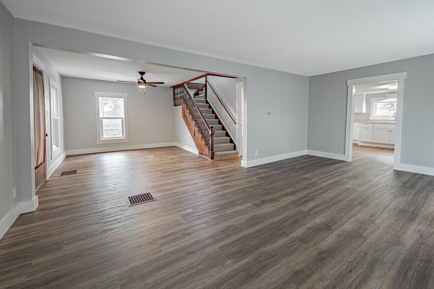 Building Photo - 5369 Royalton Center Rd