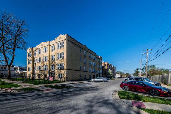 Building Photo - 404 School St