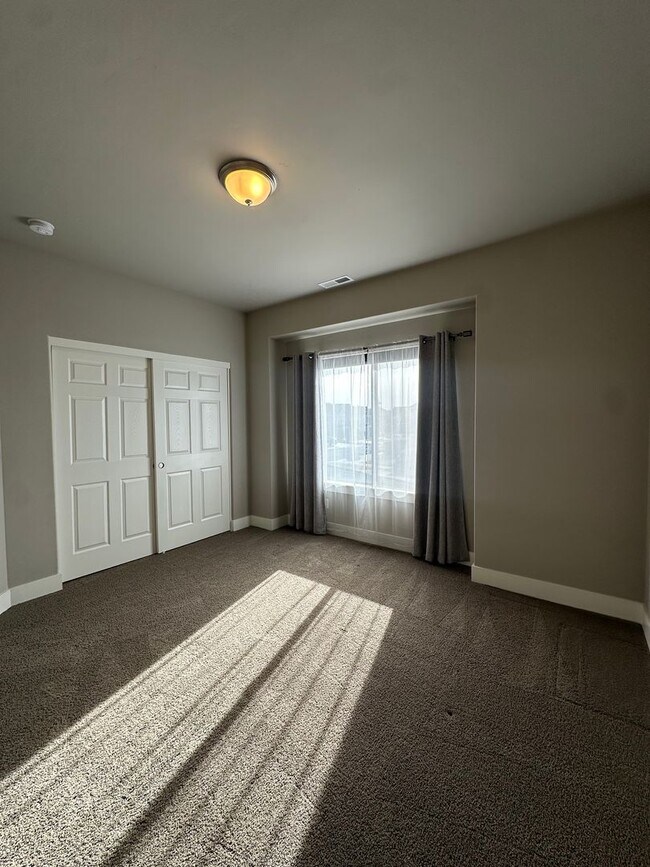 Building Photo - Beautiful Stone Creek Home | Open Layout, RV Parking & Private Pool Access