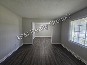 Building Photo - Spacious three bedroom West Columbia home
