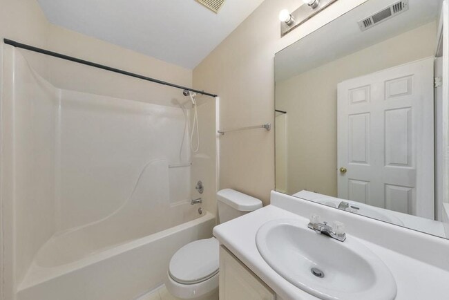 Building Photo - 2025 Baramore Oaks Dr