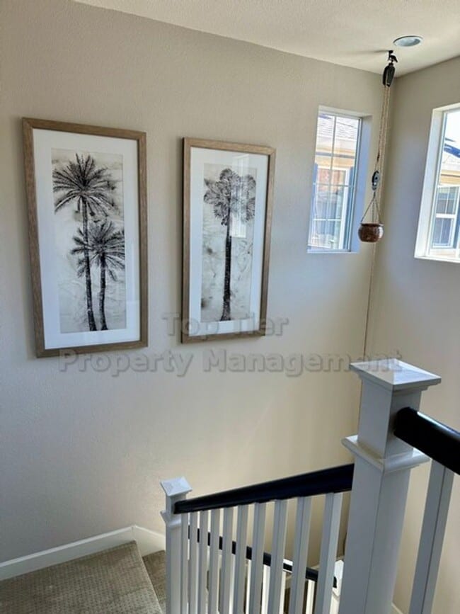 Building Photo - Charming 3 Bed, 2.5 Bath, 1,600 Sqft Marti...