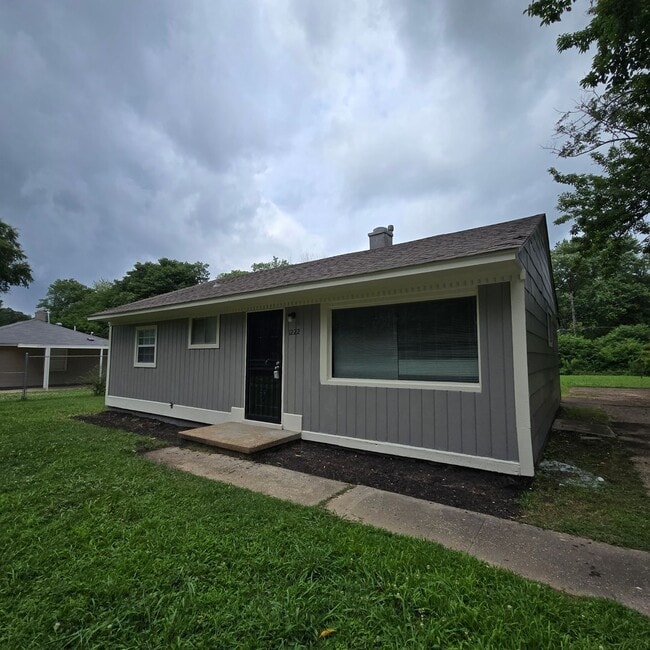 Primary Photo - 1222 Canfield Ave