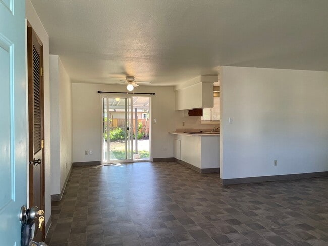 Building Photo - Newly Updated 3 Bedroom 2 Bath Home
