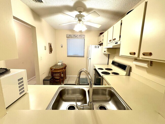 Building Photo - 9485 Boca Cove Cir