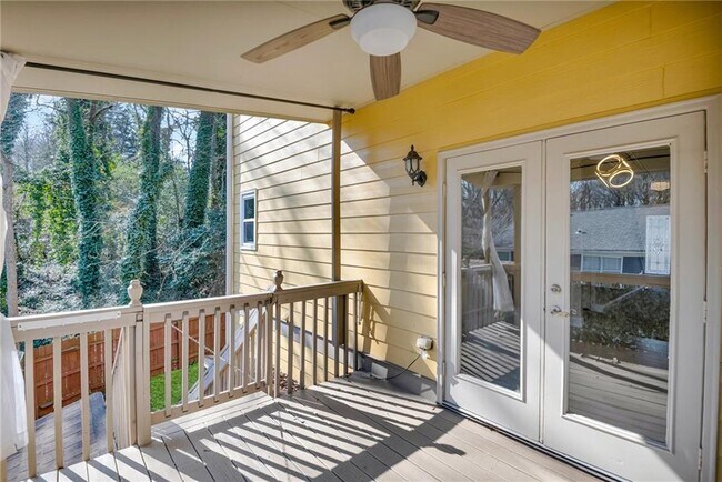 Building Photo - 1093 3rd St