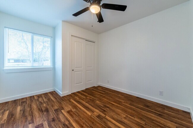 Building Photo - 1205 Dobie Dr