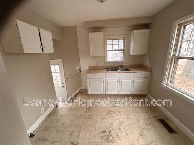 Building Photo - 1032 Covert Ave