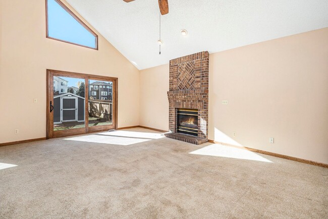 Building Photo - Highlands Ranch 3 Bedroom 2.5 Bath 2 Car G...