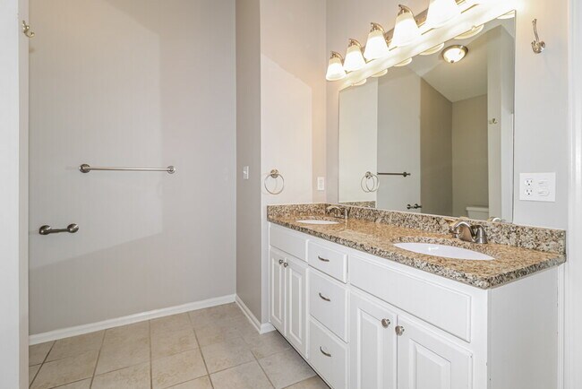 Building Photo - 2792 Shady Well