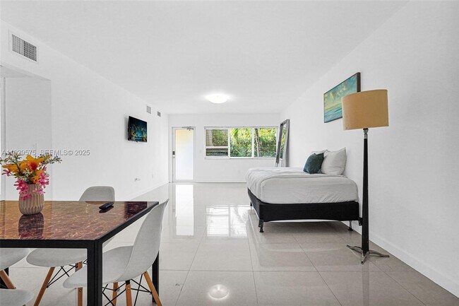 Building Photo - 1035 94th St