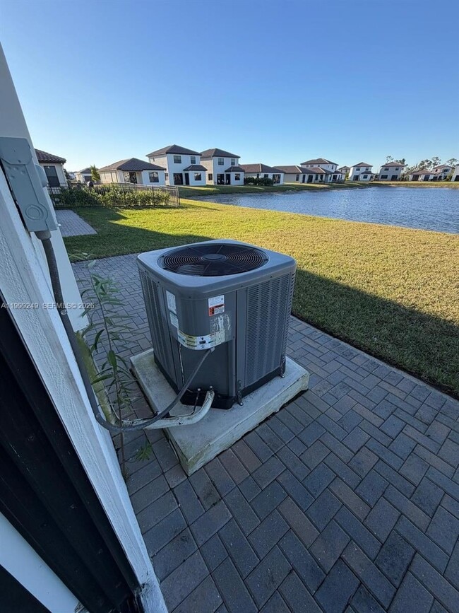 Building Photo - 5669 CERVA LN Ave