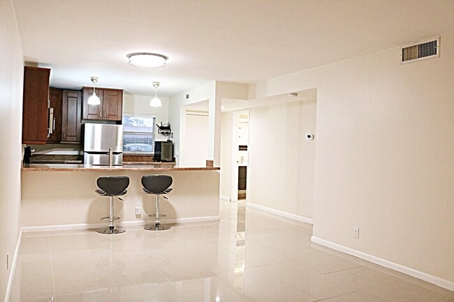 Building Photo - 230 NE 26th Ave