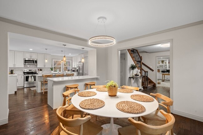 Building Photo - 12122 Royal Valley Dr