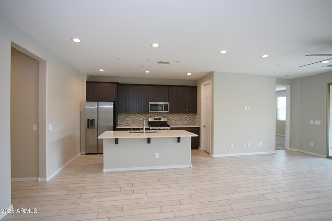 Building Photo - 13335 W Red Range Way