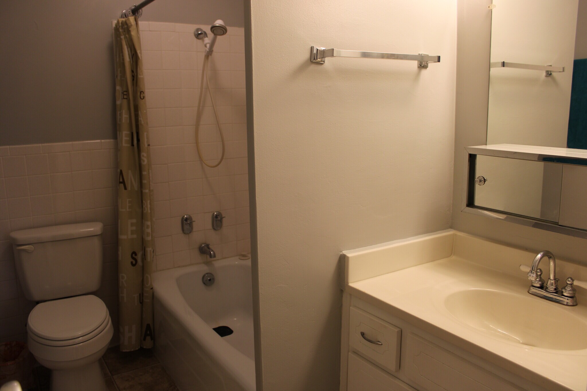 Building Photo - 1100 Erie Ave