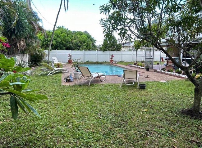 Building Photo - 381 NW 45th St