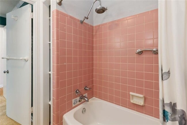 Building Photo - 1407 Sycamore Ave