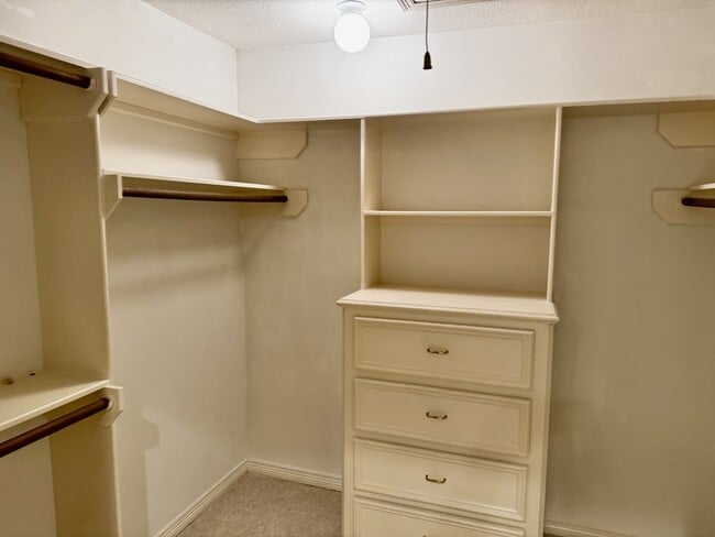 Building Photo - 4916 Travis St