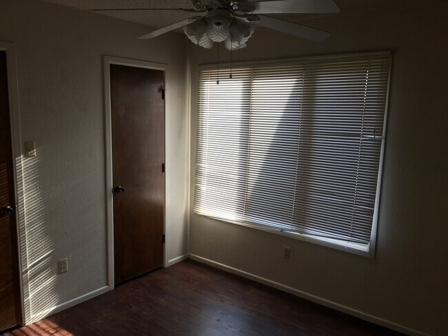 Building Photo - 9807 Memphis Ave