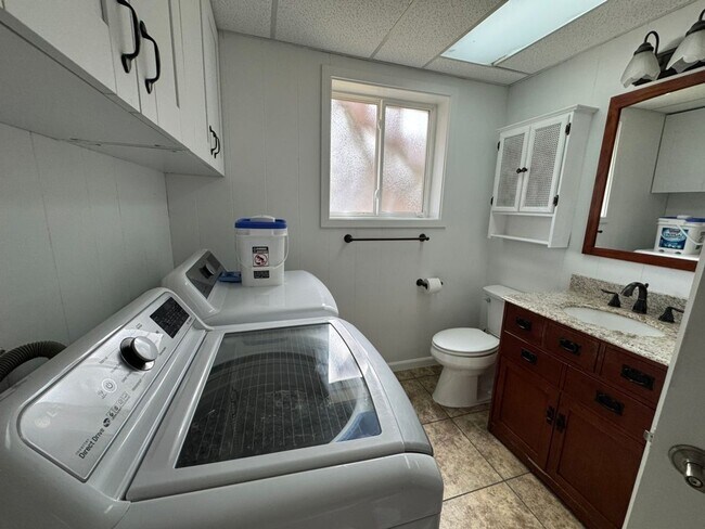 Building Photo - 4Bd/2.25Ba Kent House