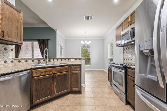 Building Photo - 307 Flanders Ridge Dr