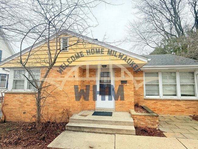 Building Photo - 616 N 99th St