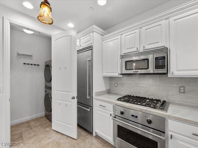 Building Photo - 1159 Calcione Dr