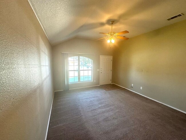 Building Photo - 904 Crymes Ln