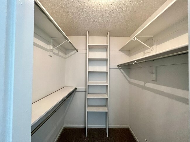 Building Photo - Ready 03-06-26! 2 Primary Suites! Near Little Creek, Dam Neck & Oceana Bases!