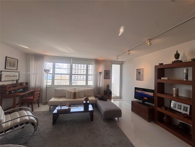 Building Photo - 100 Lincoln Rd