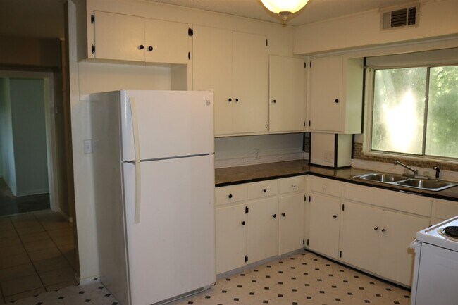 Building Photo - 8845 W Church St