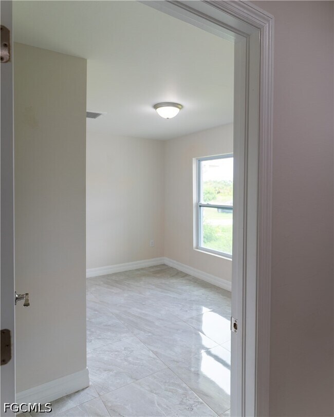 Building Photo - 941 Jaguar Blvd