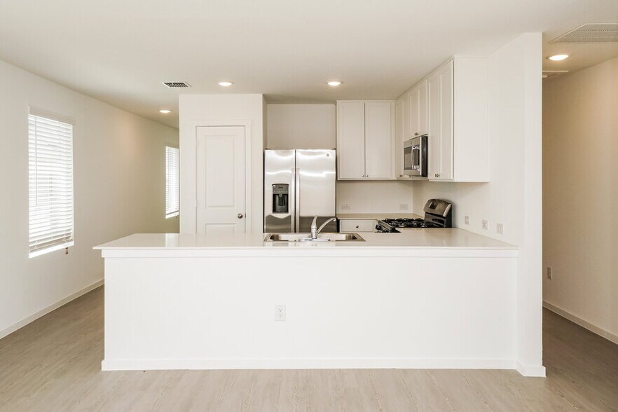 Building Photo - 10051 Mather Way