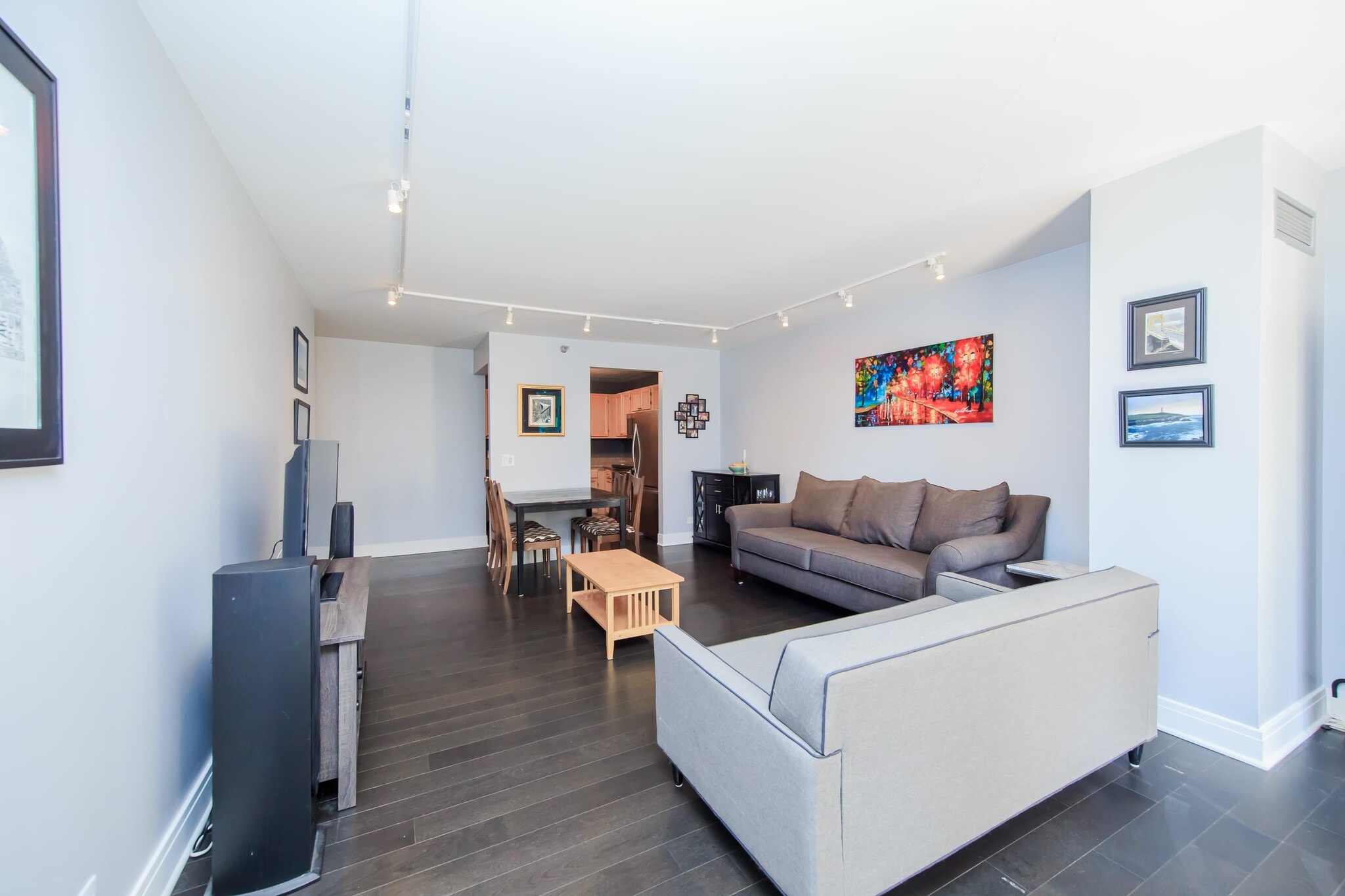 Living Room - 200 N Dearborn St