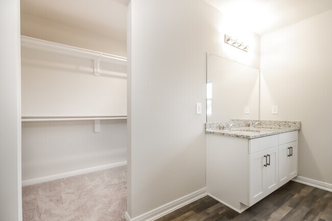 Building Photo - 15614 Briar Forest Dr