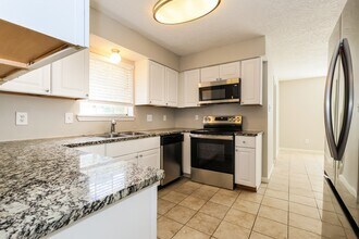 Building Photo - 24106 Creekview Dr