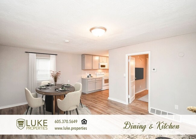 Building Photo - 1417 S Van Eps Ave