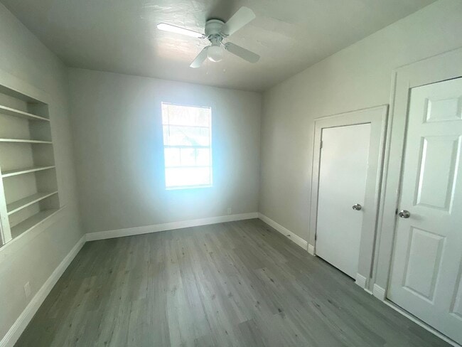 Building Photo - 1006 13th Ave W