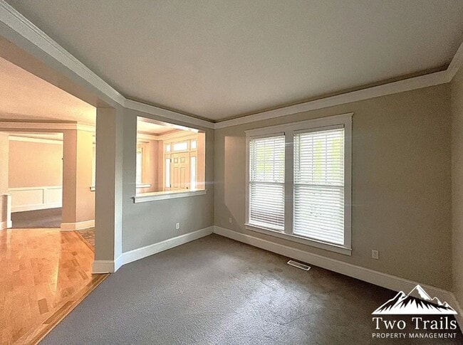 Building Photo - GORGEOUS 4 BED/2.5 BATH IN BILTMORE PARK