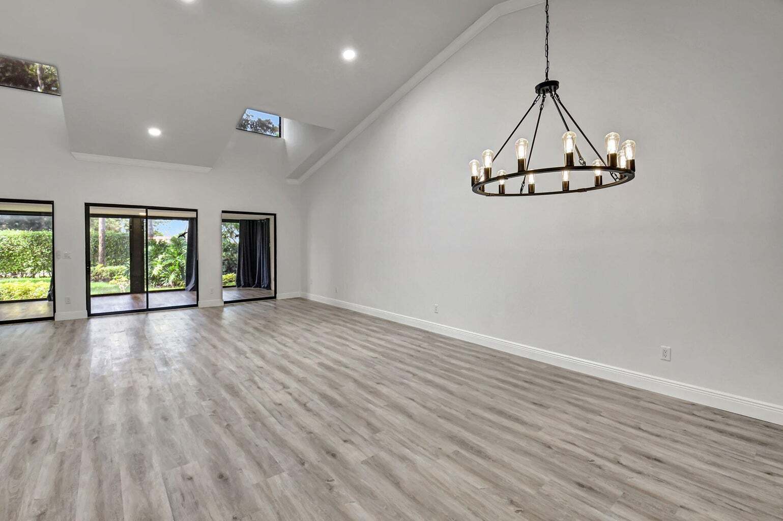 Building Photo - 4705 Fountains Dr S